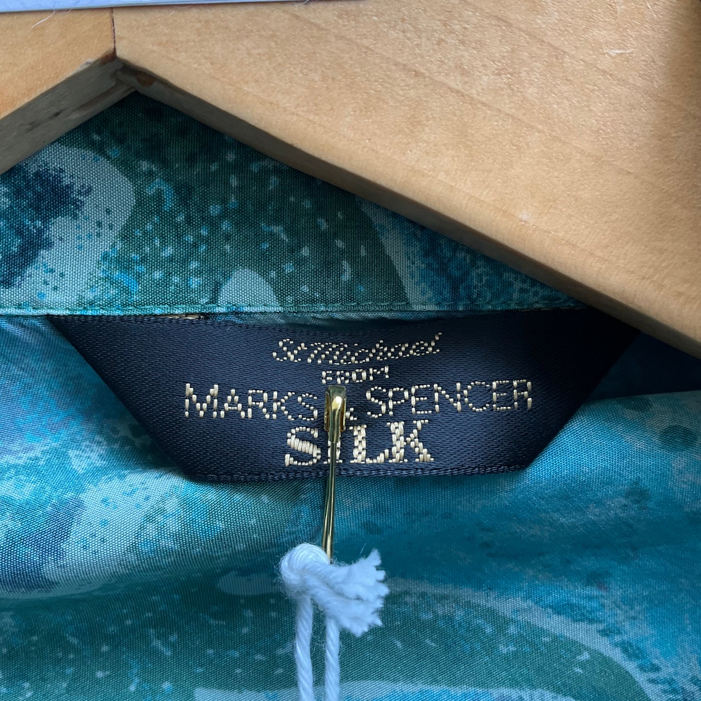 Vintage Pure silk tropical starfish gents shirt by St Michael. Size M, fit up-to 44” chest