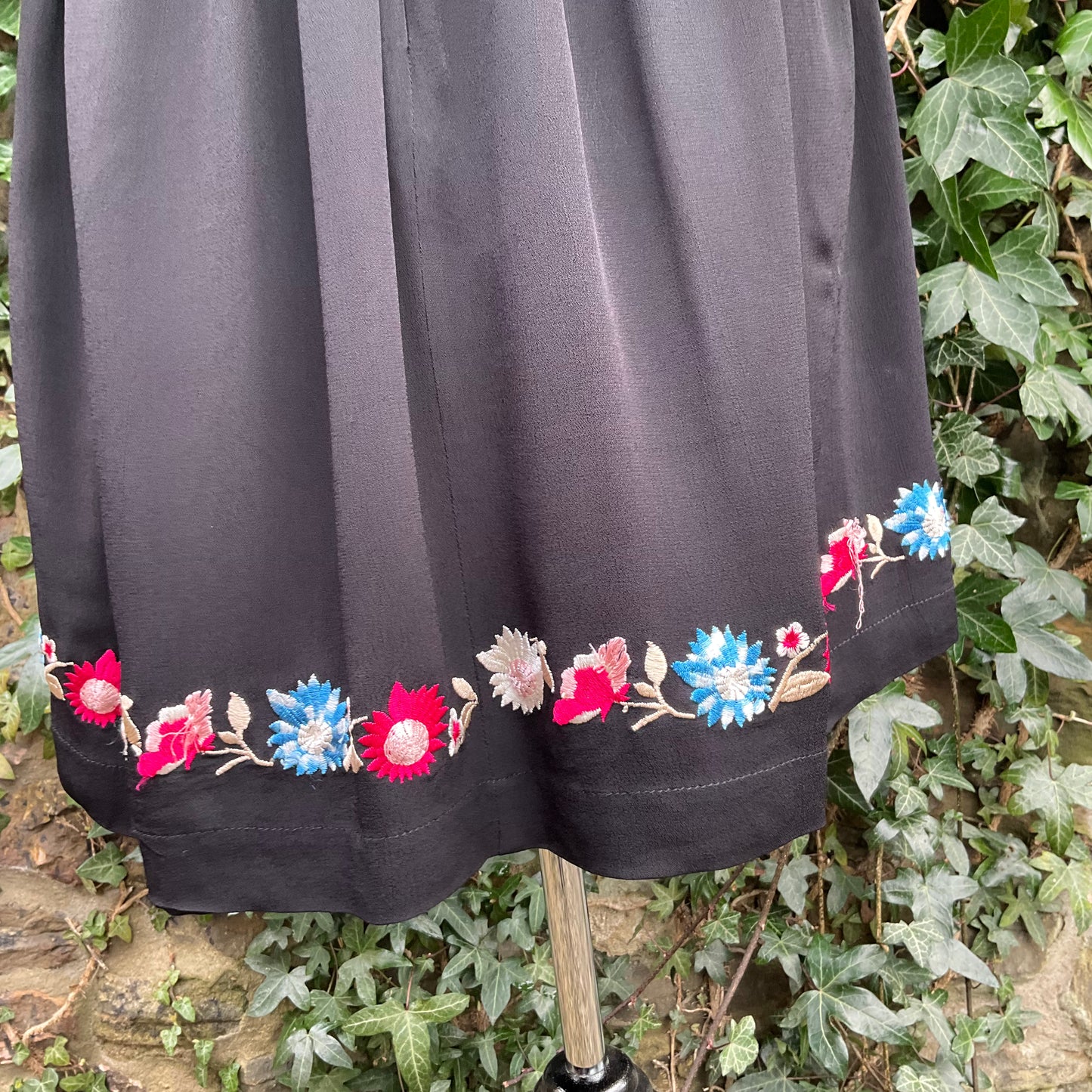 Vintage French Connection Bohemian floral Embroidered Rayon dress, size 10, wedding, summer holiday.
