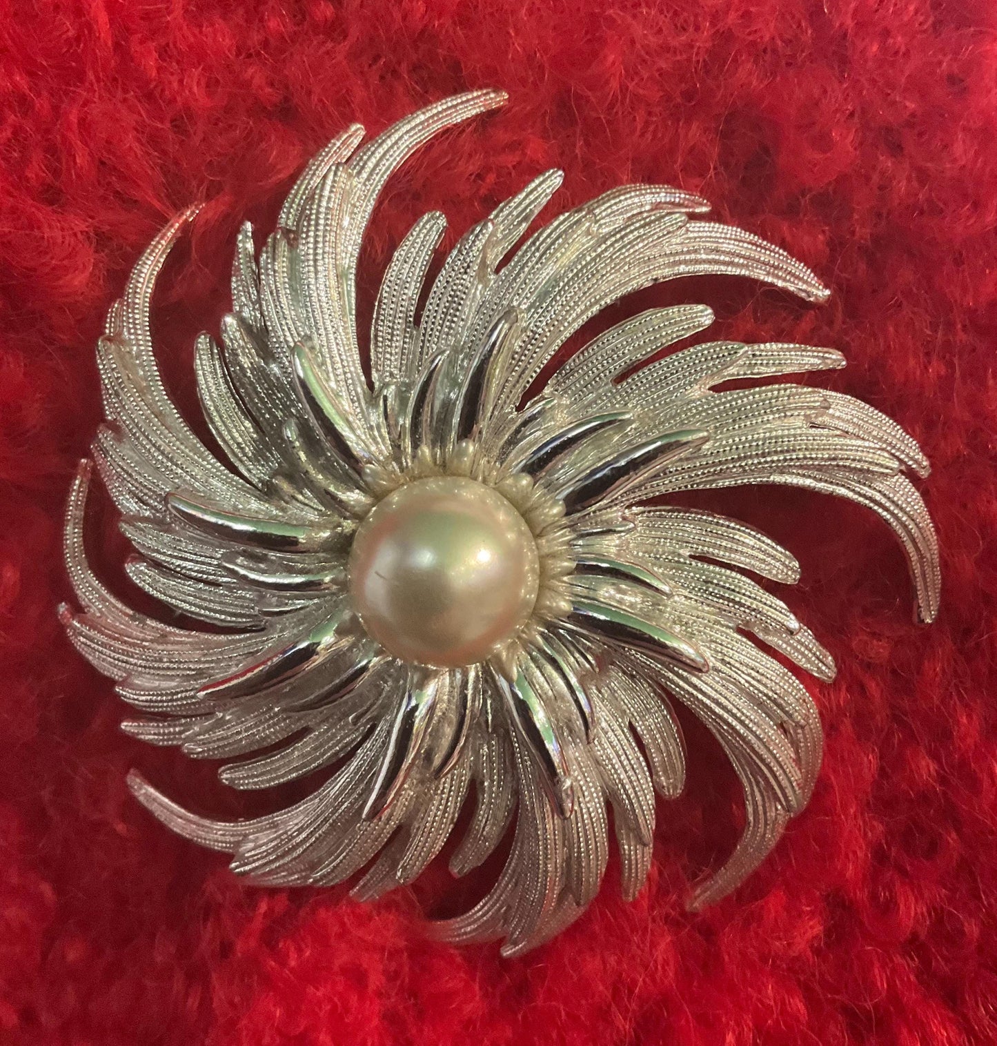 Vintage 1980s Sarah Coventry Classic Whirly Flower Large Brooch, Silver tone with faux pearl centre, Signed in a gift box, Mothers Day
