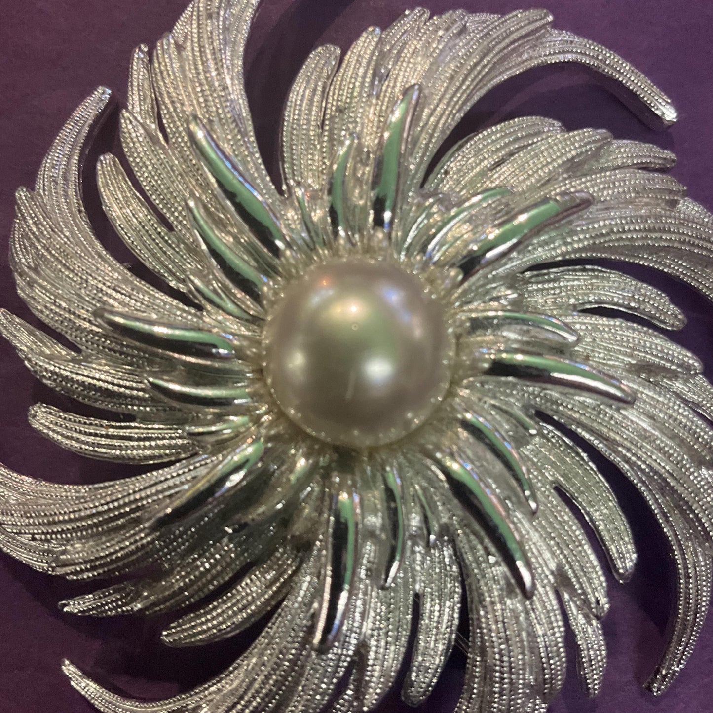 Vintage 1980s Sarah Coventry Classic Whirly Flower Large Brooch, Silver tone with faux pearl centre, Signed in a gift box, Mothers Day