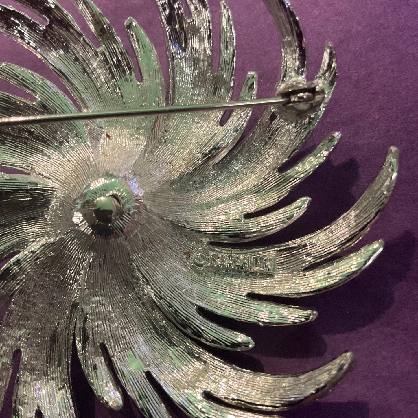 Vintage 1980s Sarah Coventry Classic Whirly Flower Large Brooch, Silver tone with faux pearl centre, Signed in a gift box, Mothers Day