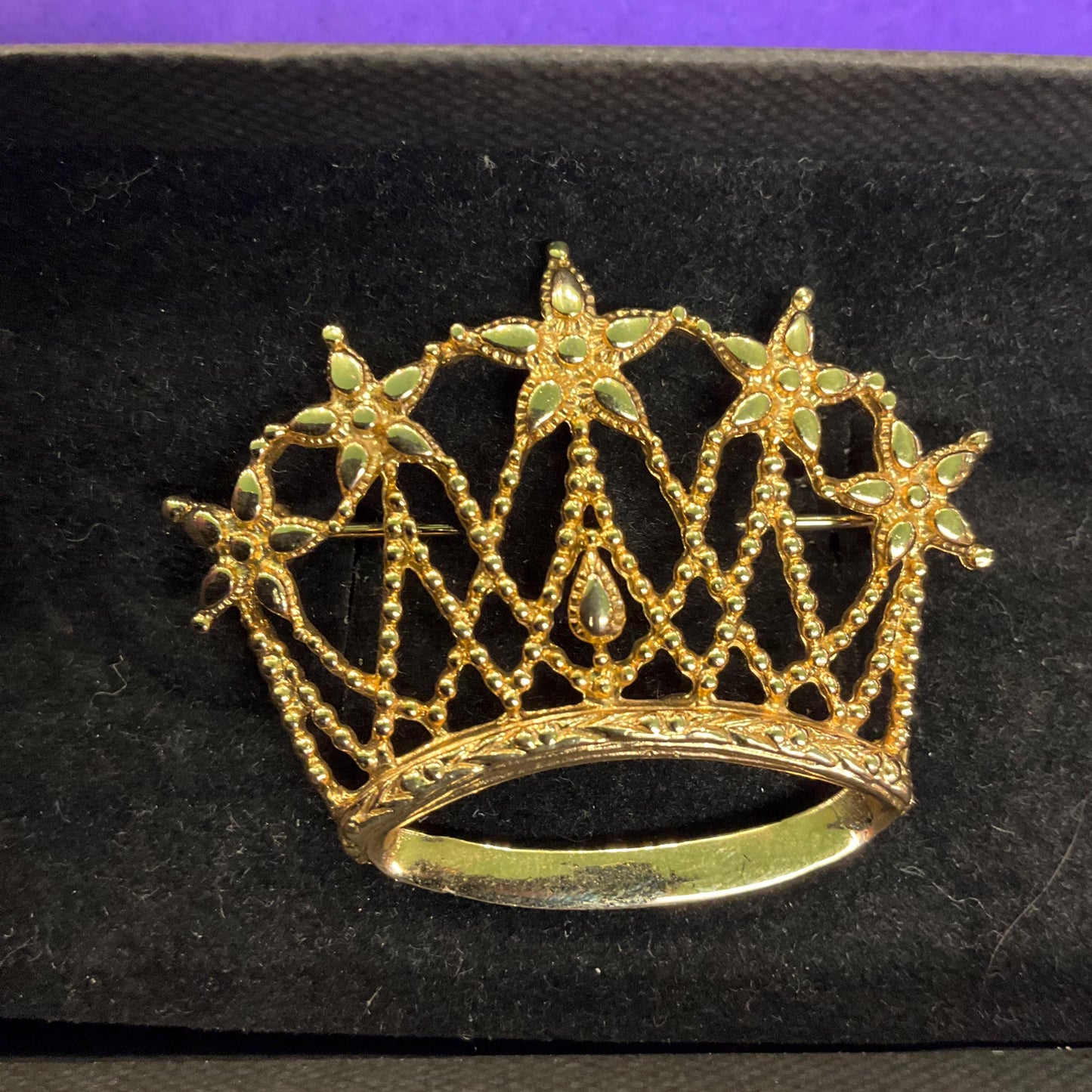 Vintage 1980s Sarah Coventry Gold Tone Filigree Crown Brooch - Sustainable Fashion Gift