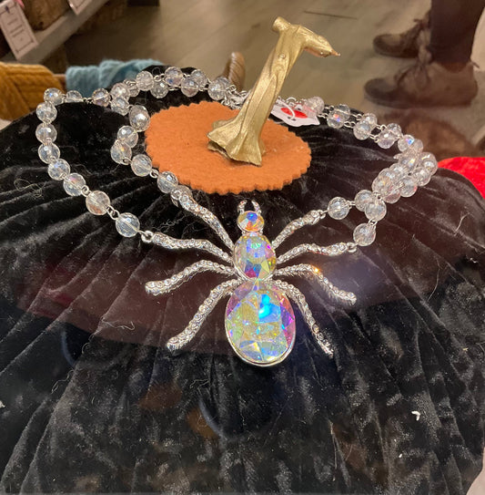 Vintage Gothic Glamour: Channel Your Inner Morticia (and Make It Sustainable!)