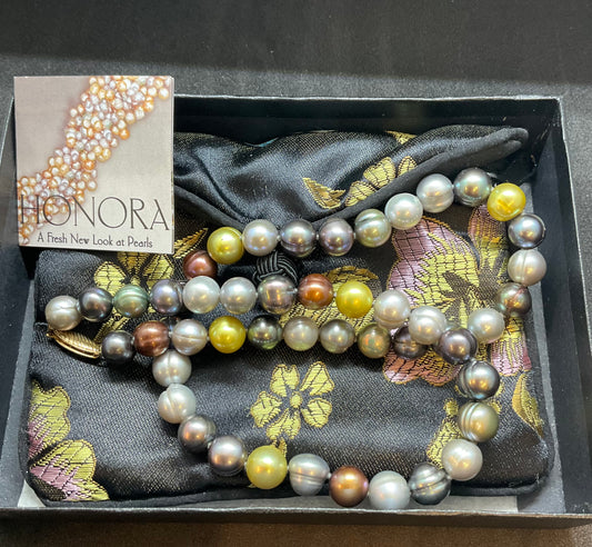 Vintage, unused Honora fresh water Pearl necklace in original box