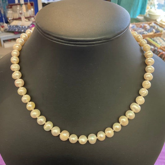 Vintage Fresh water pearl beaded necklace with silver clasp