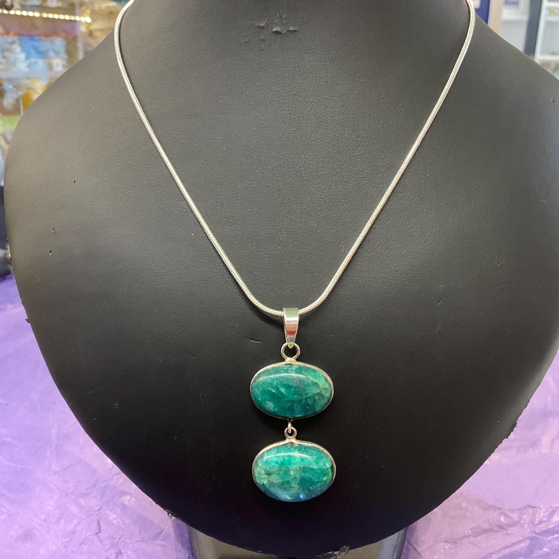 Vintage large Laboradite Gemstone and Silver Pendant Necklace, Artisan Made, 925 silver on new 925 silver chain, Sustainable Gift