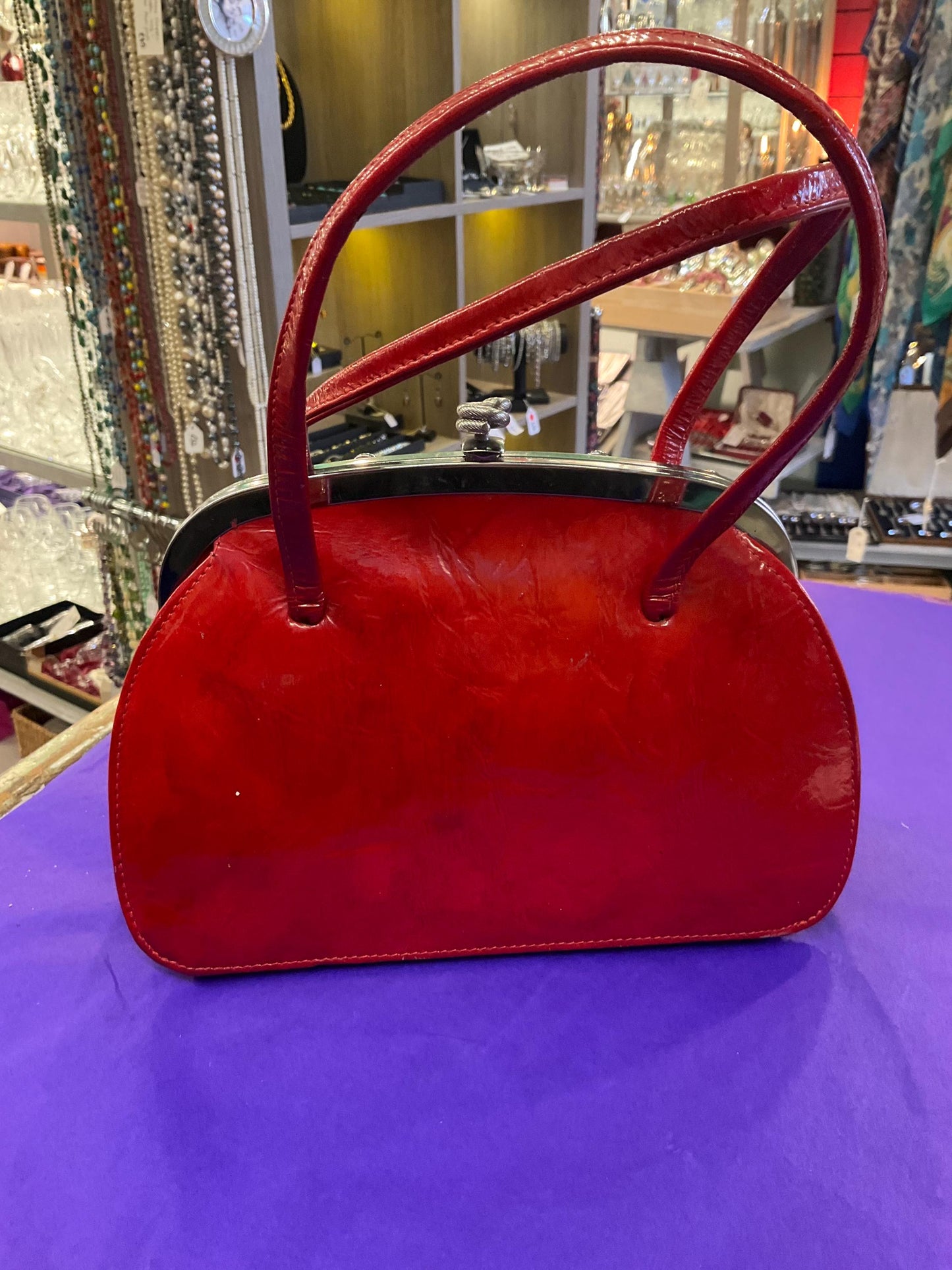 vintage 1960s/70s ACKERY red patent leather handbag.