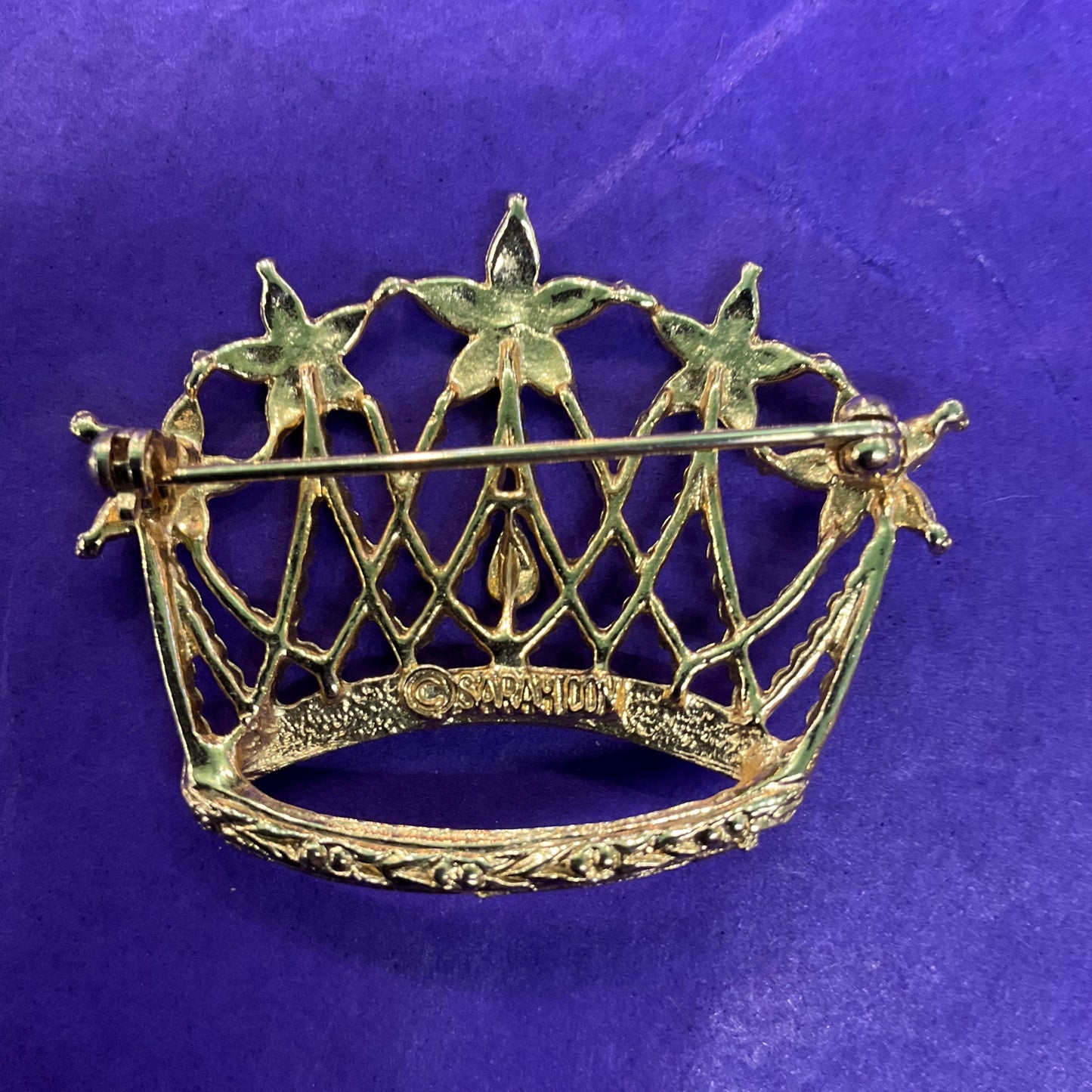 Vintage 1980s Sarah Coventry Gold Tone Filigree Crown Brooch - Sustainable Fashion Gift