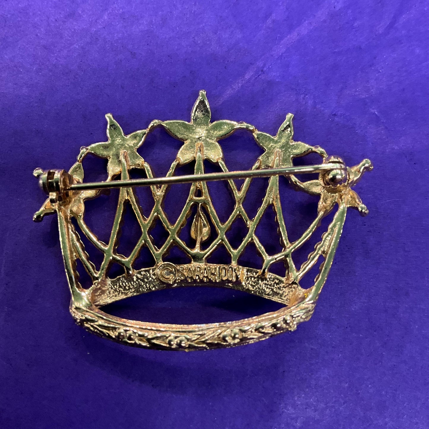 Vintage 1980s Sarah Coventry Gold Tone Filigree Crown Brooch - Sustainable Fashion Gift