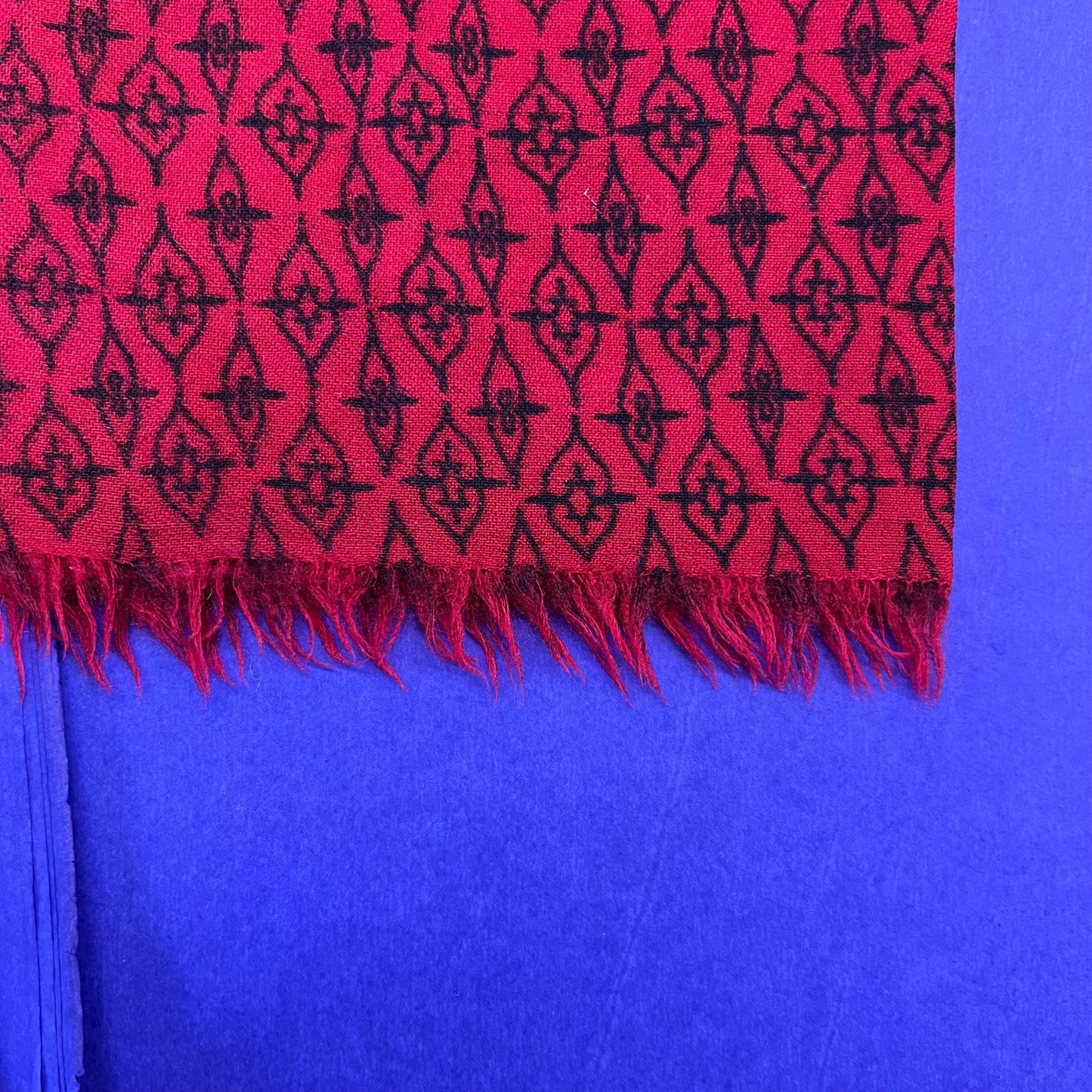 Vintage 1960s Gents Fine Wool Double Sided Geometric Paisley Fringed Scarf