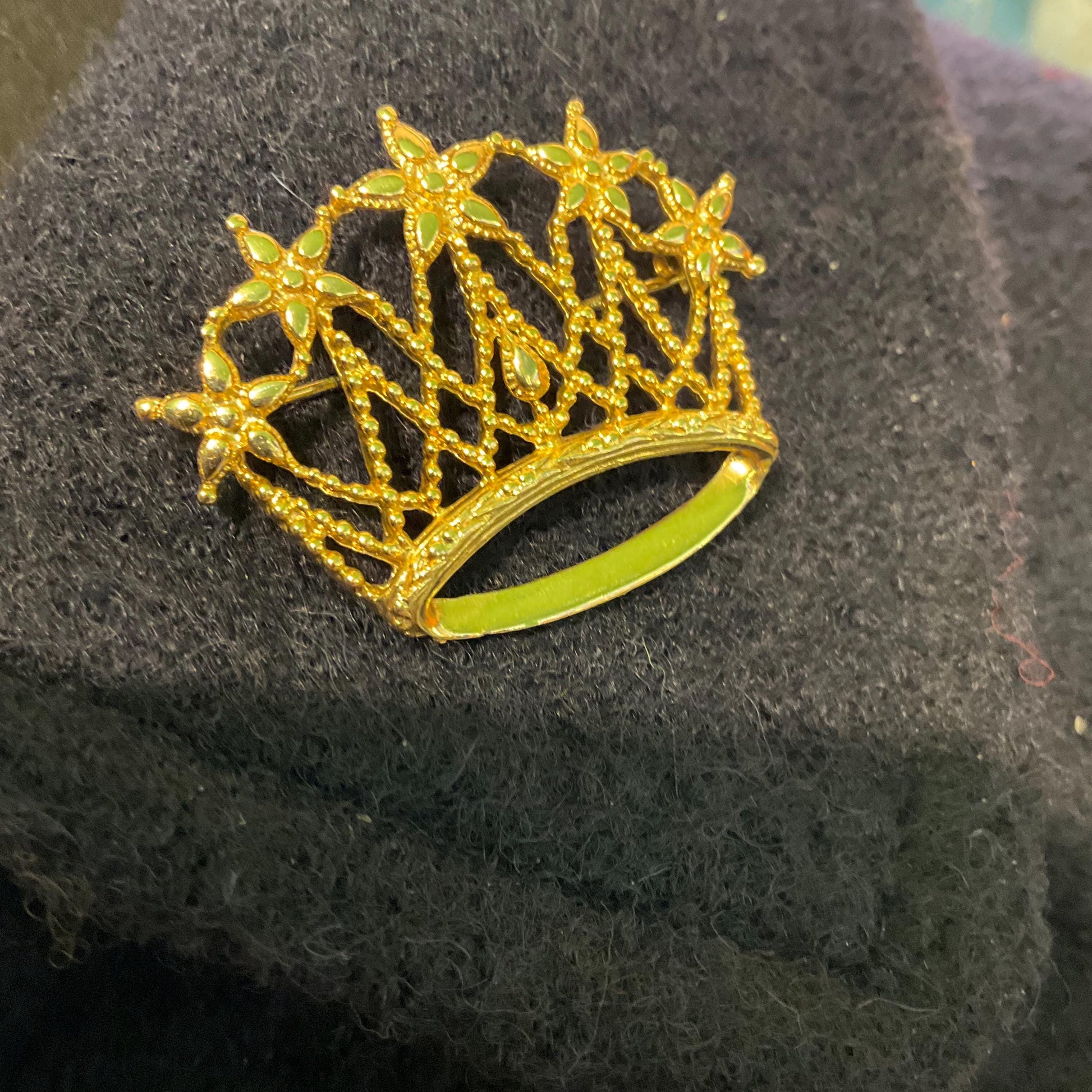 Vintage 1980s Sarah Coventry Gold Tone Filigree Crown Brooch - Sustainable Fashion Gift
