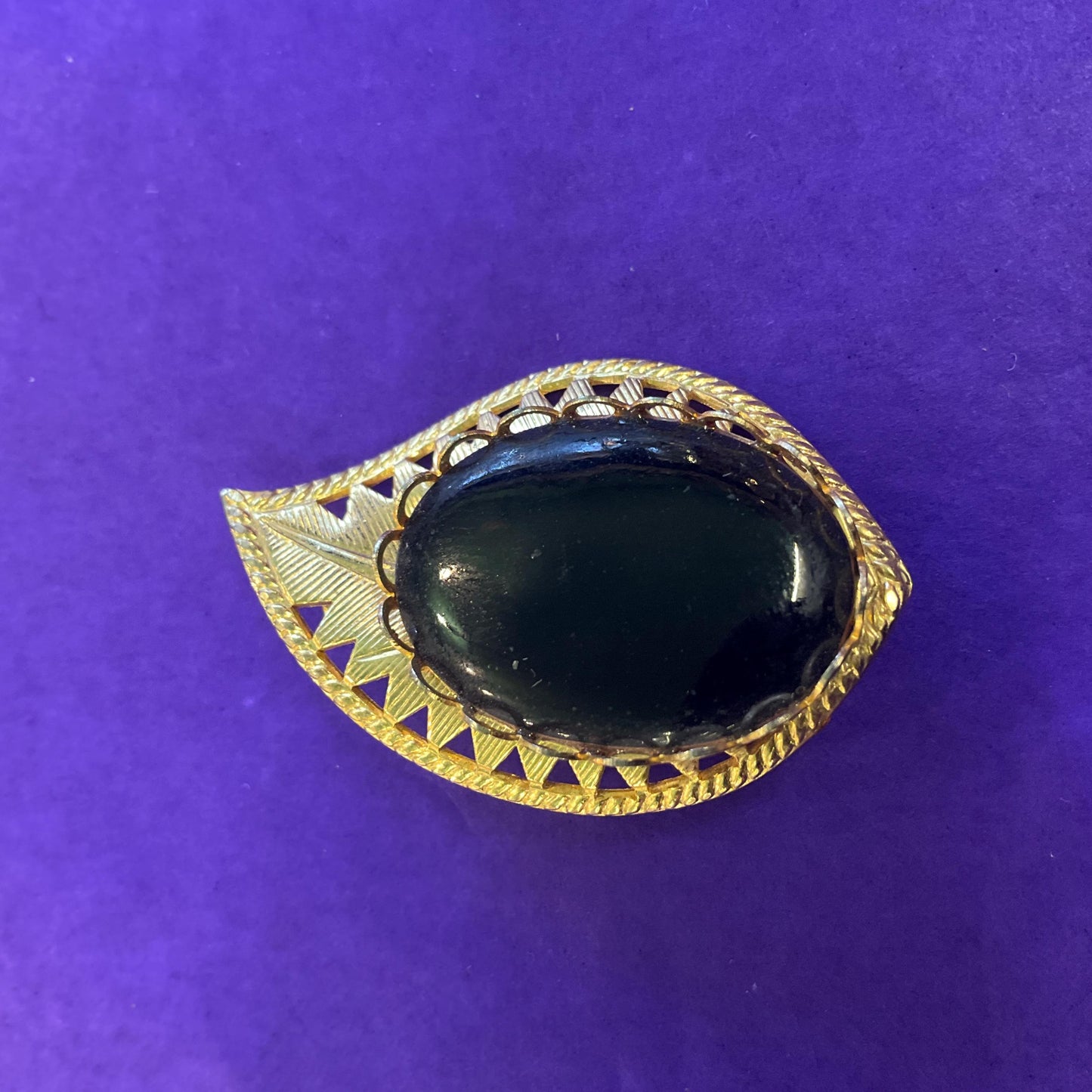 Vintage 1980s Brooch Cluster, 5 brooches gold tone with Dark Purple Agate, inc Sarah Coventry