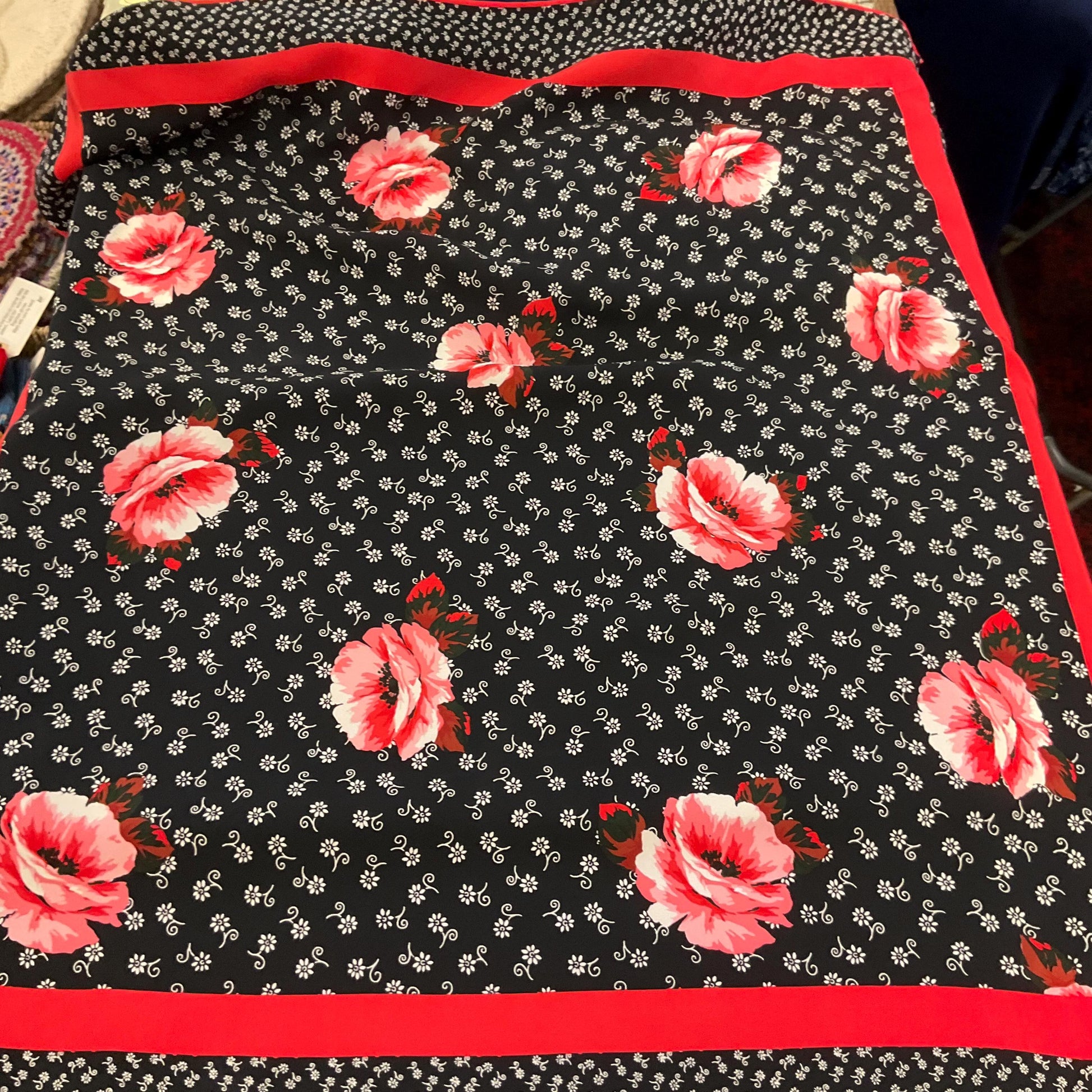 Vintage BILL BLASS Red, cream and Black Roses Pure Silk Scarf, large roses ditsy floral botders