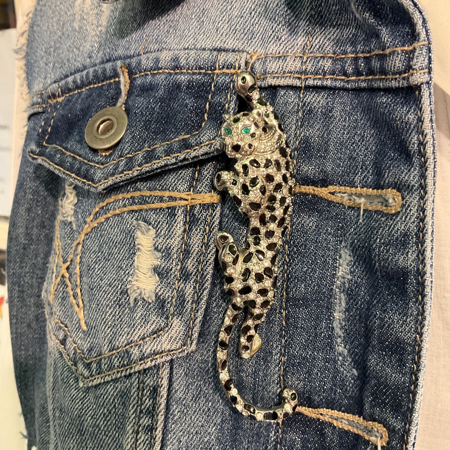 Vintage 1980s ‘Big Cat ‘ Large Leopard Brooch, Silver tone with silver rhinestones and black enamel