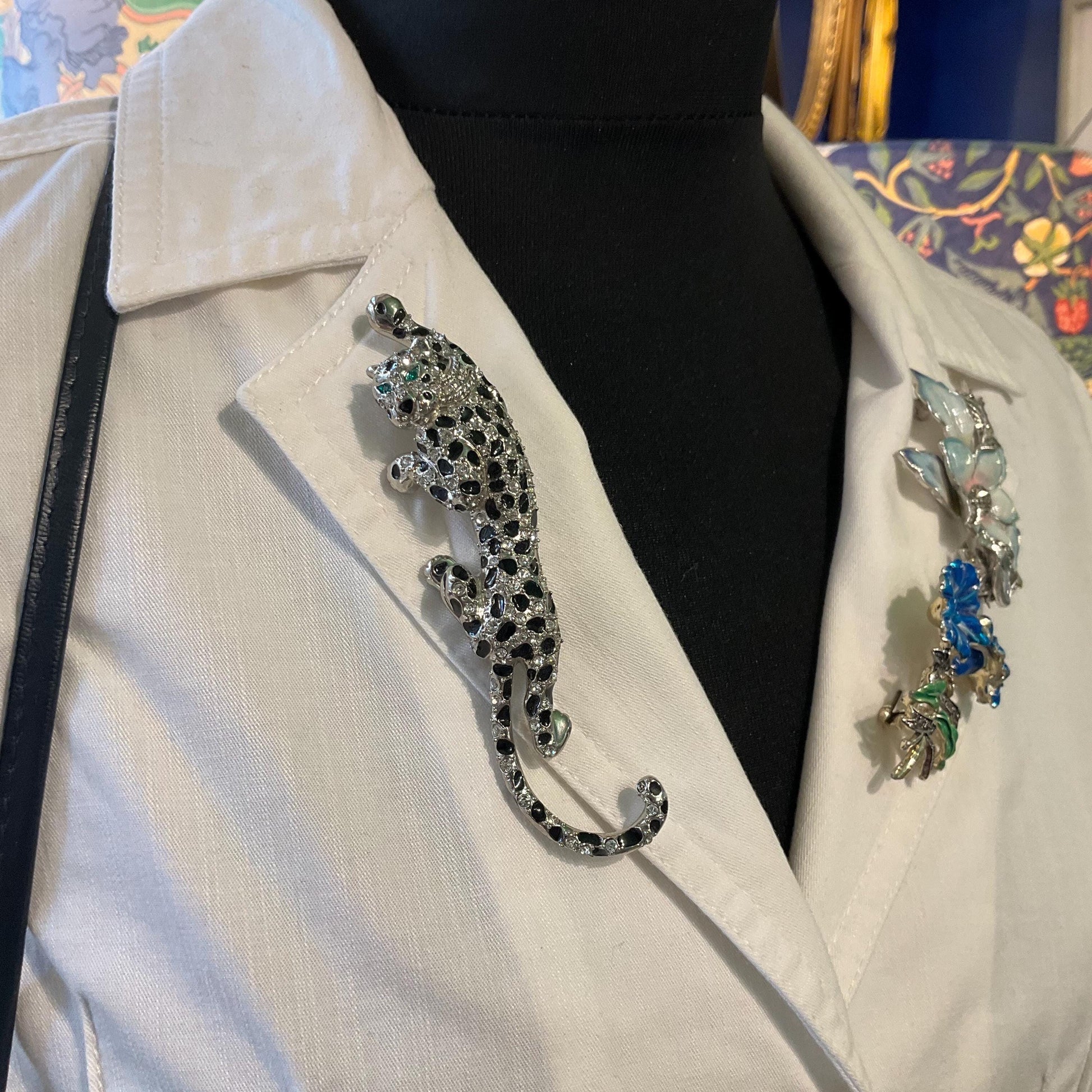 Vintage 1980s ‘Big Cat ‘ Large Leopard Brooch, Silver tone with silver rhinestones and black enamel