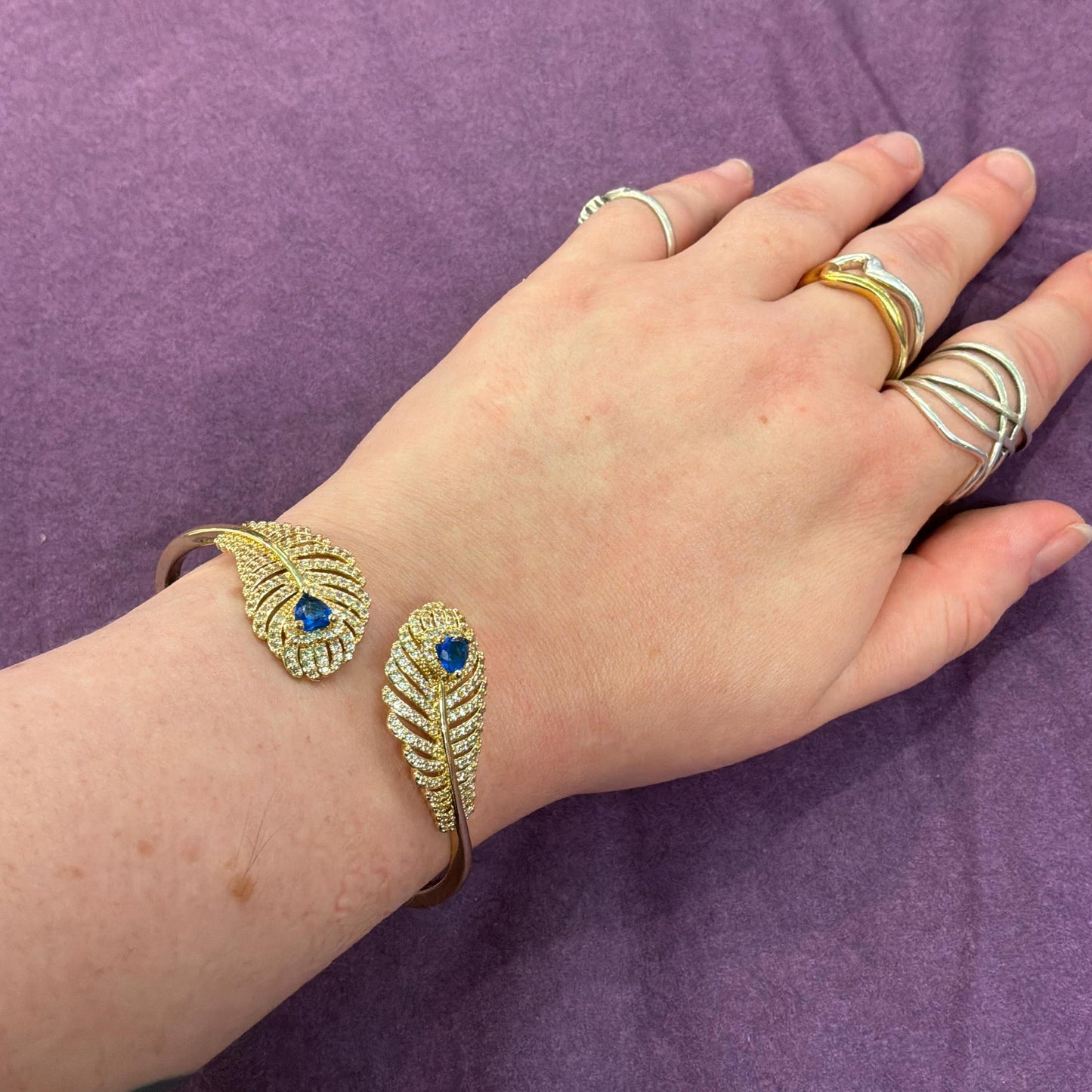 Vintage 1980s Gold Tone Peacock Feather Hinged Bangle