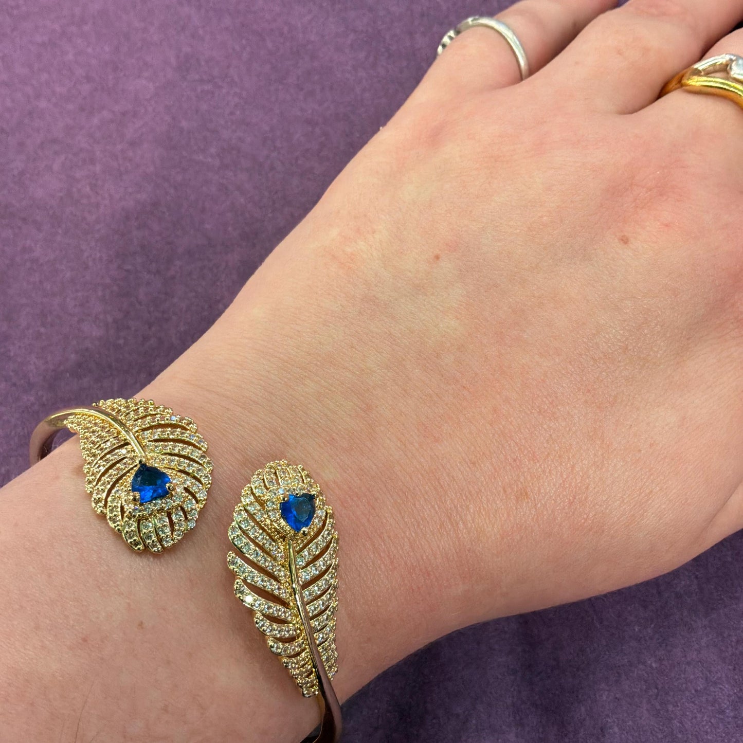 Vintage 1980s Gold Tone Peacock Feather Hinged Bangle