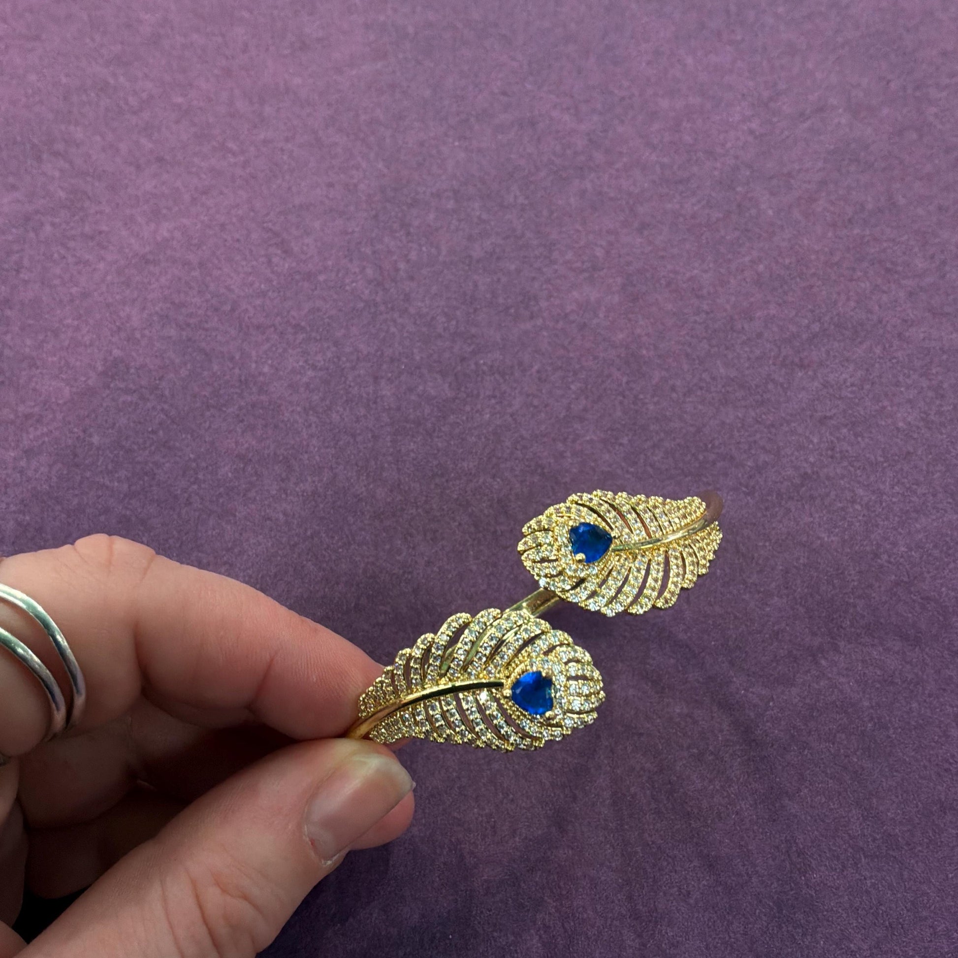 Vintage 1980s Gold Tone Peacock Feather Hinged Bangle