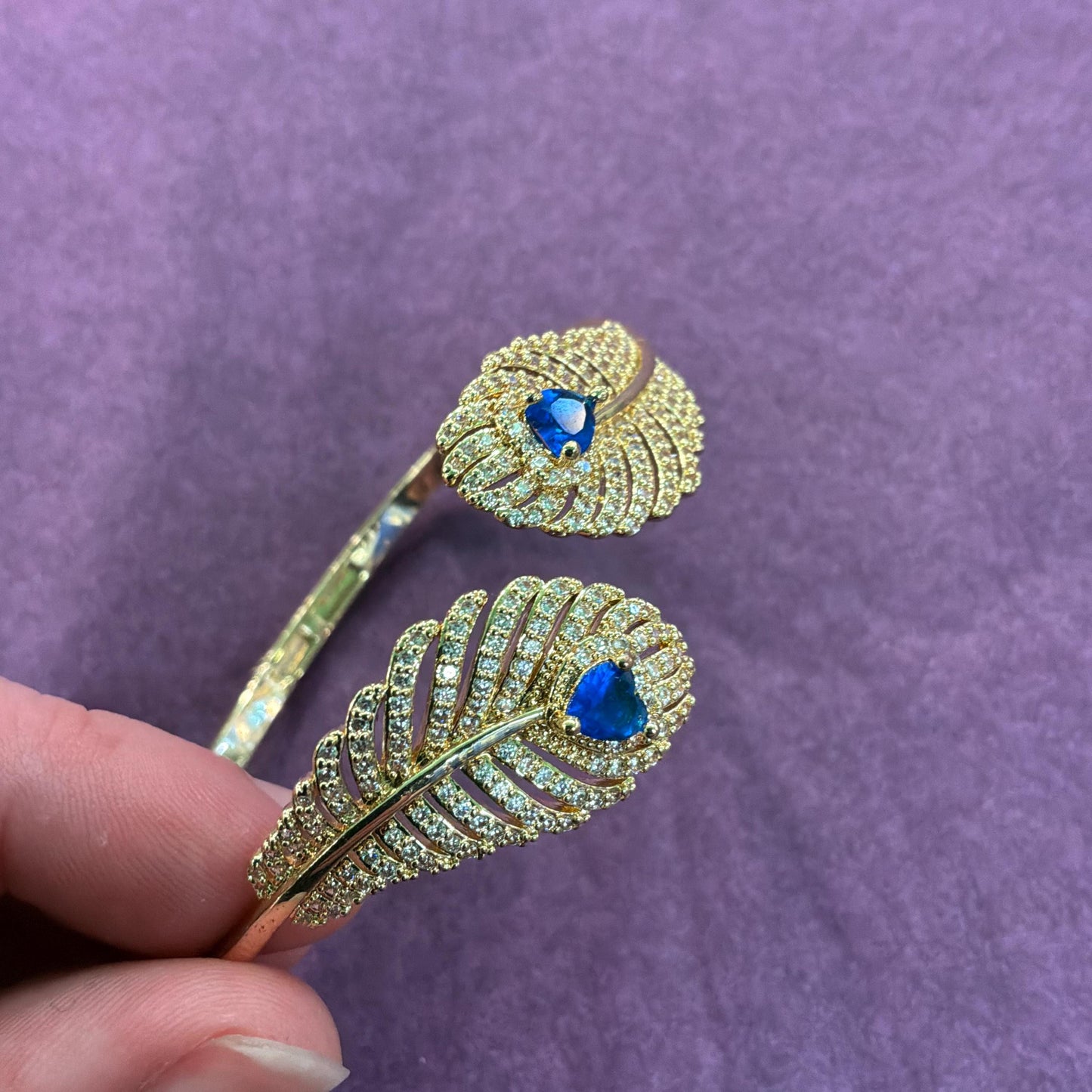 Vintage 1980s Gold Tone Peacock Feather Hinged Bangle