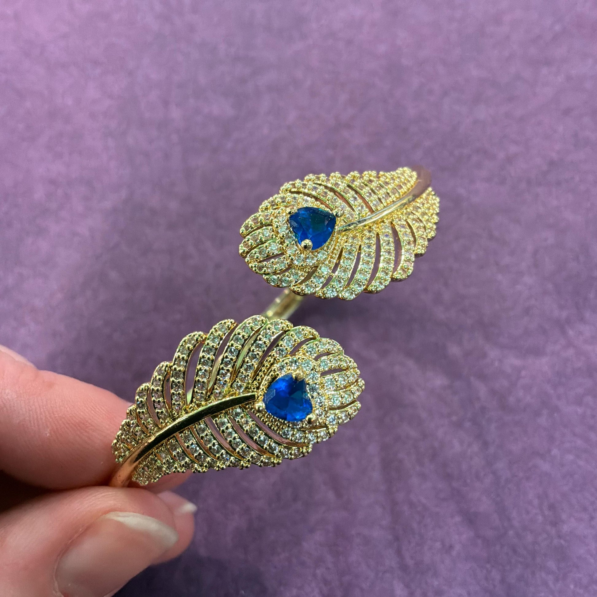 Vintage 1980s Gold Tone Peacock Feather Hinged Bangle